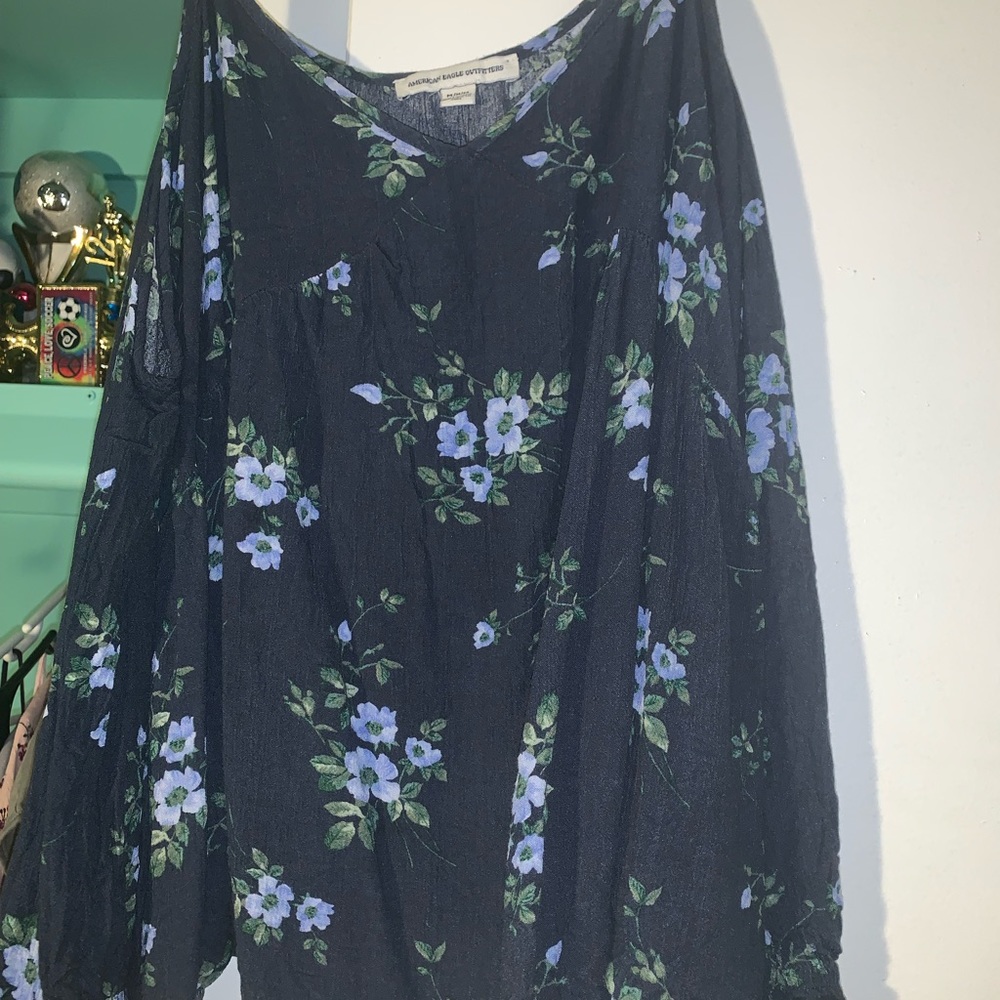 Open shoulder top